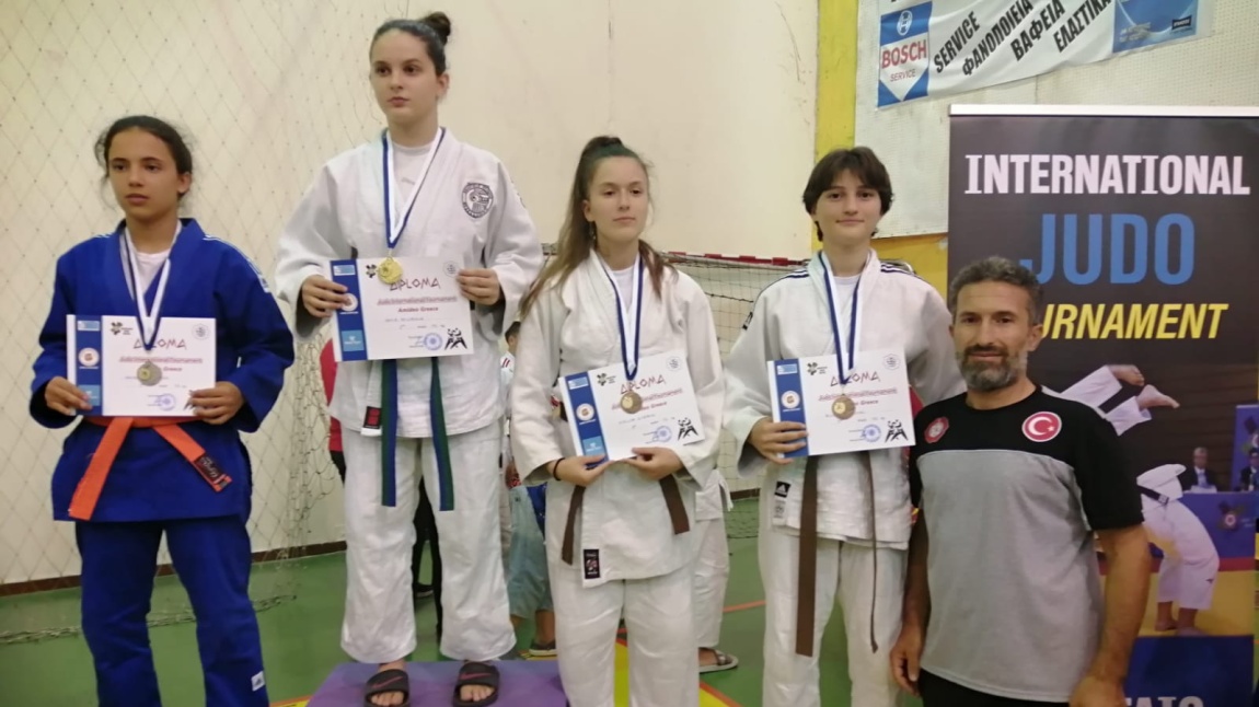 Öğrencimiz Şevval AÇIKGÖZ, “Uluslararası Açık Avrupa Minikler ve Yıldızlar Judo Turnuvası”nda 3. oldu.
